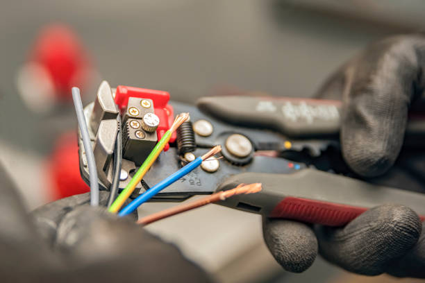 Best Emergency Electrical Repair  in Middle Island, NY